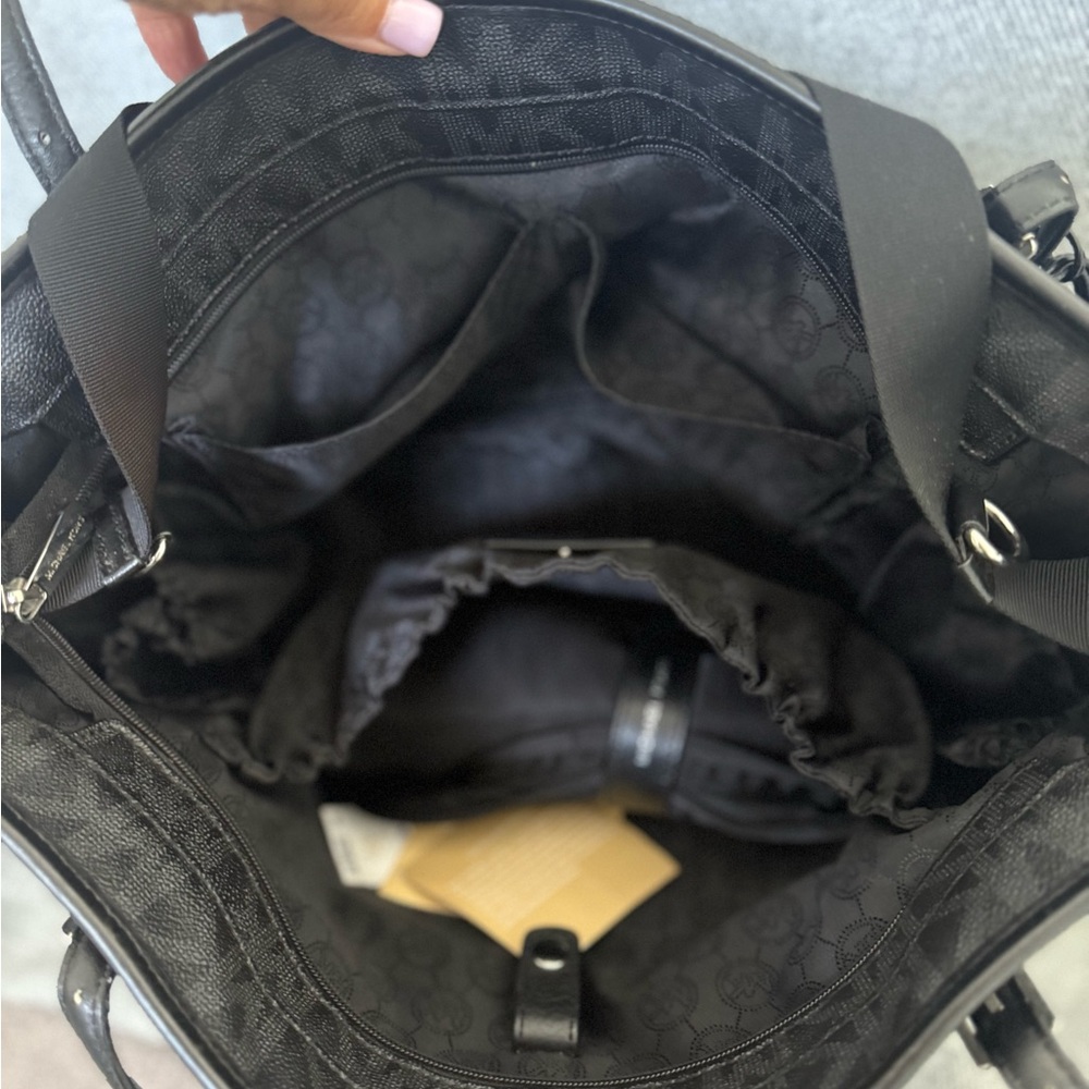 Michael Kors Black Embossed Baby Diaper Handbag With Baby Changing Pad & Pockets - Picture 6 of 10